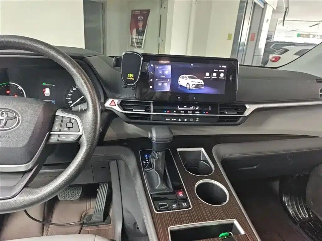 2024 Grevia 2.5L Hybrid Comfort Edition — миниатюра 13
