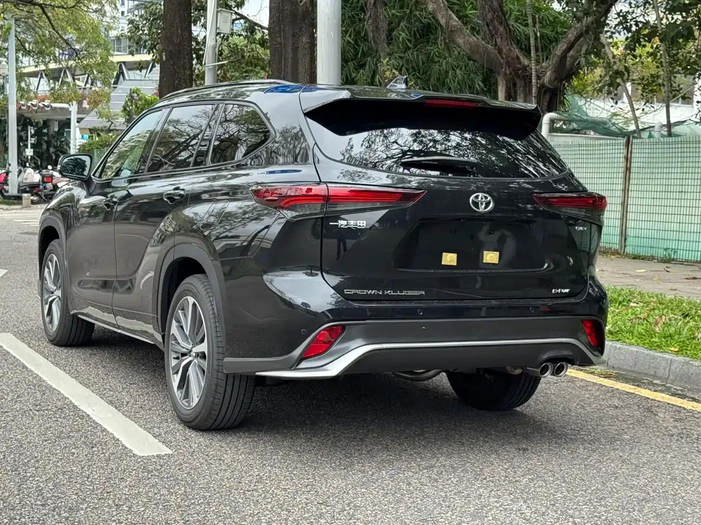 Crown Land Cruiser 2026 2.5L HEV 4WD Premium Edition — миниатюра 12