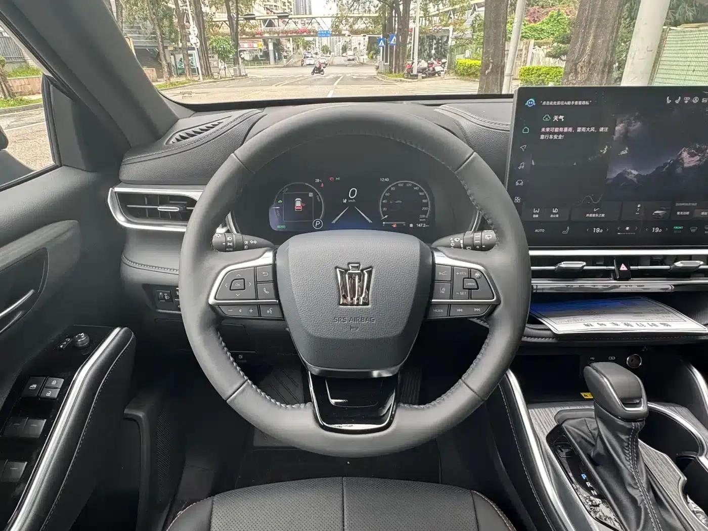 Crown Land Cruiser 2026 2.5L HEV 4WD Premium Edition — миниатюра 4