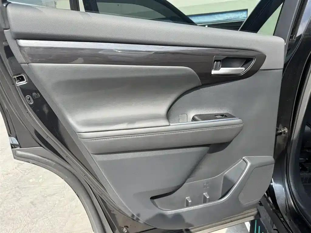 Crown Land Cruiser 2021 2.5L HEV 4WD Luxury Edition — миниатюра 12
