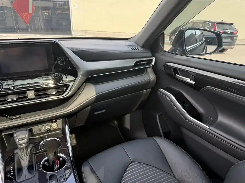 Crown Land Cruiser 2021 2.5L HEV 4WD Luxury Edition — миниатюра 16