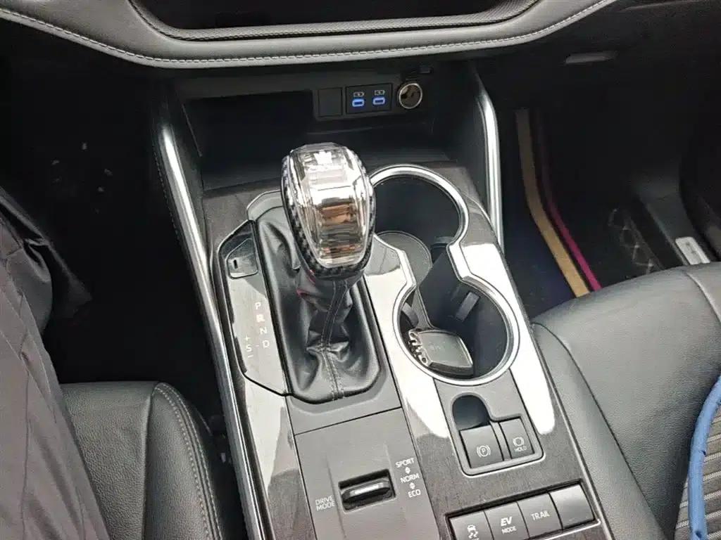 Crown Land Cruiser 2022 2.5L HEV 4WD Luxury Edition — миниатюра 13