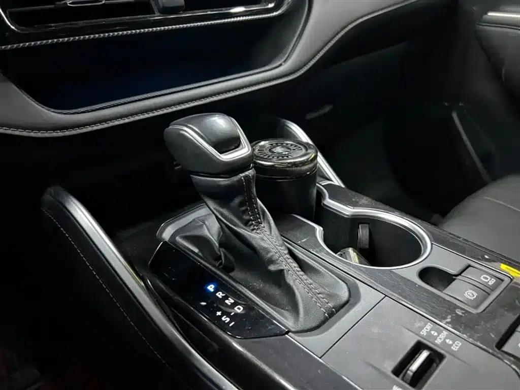 Crown Land Cruiser 2023 2.5L HEV 4WD Premium Edition — миниатюра 15