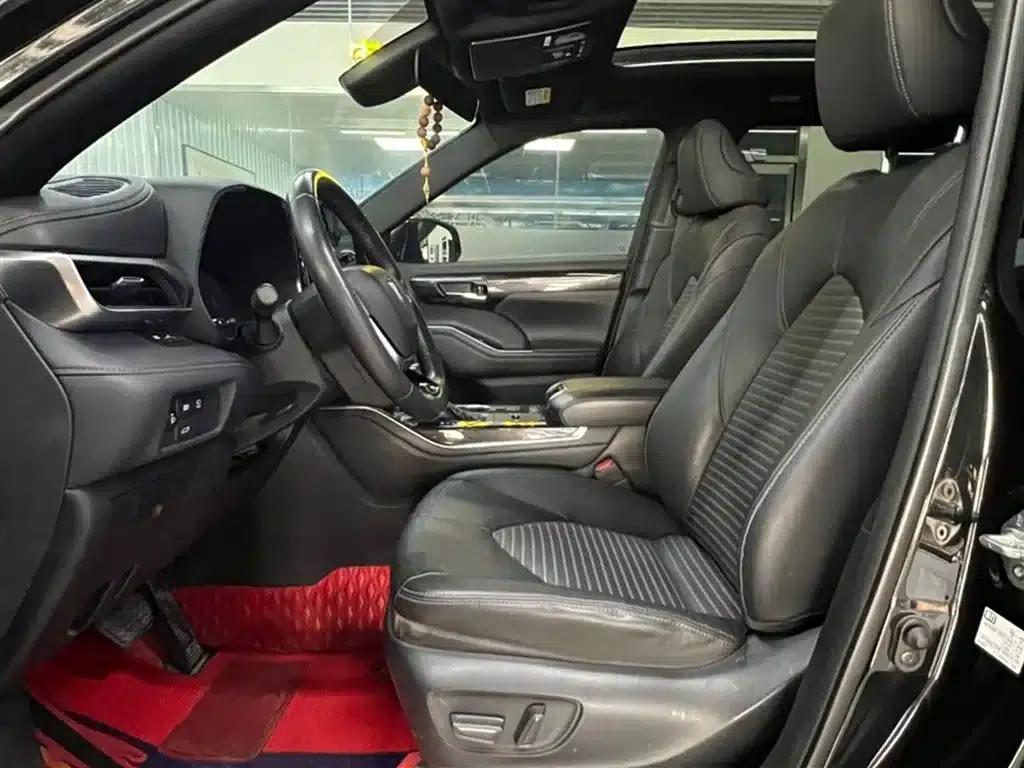 Crown Land Cruiser 2023 2.5L HEV 4WD Premium Edition — миниатюра 16