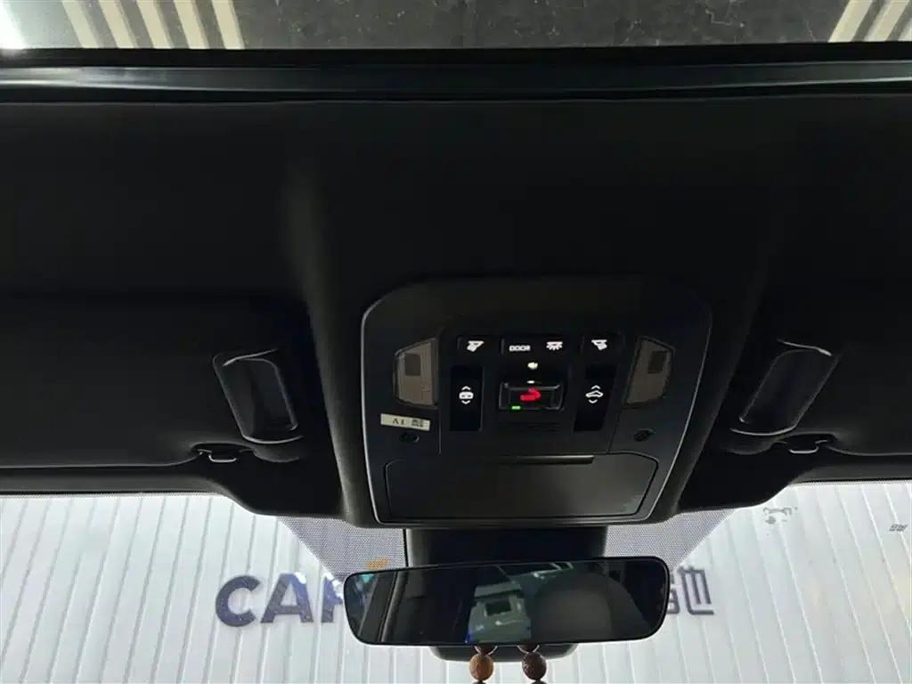 Crown Land Cruiser 2023 2.5L HEV 4WD Premium Edition — миниатюра 18