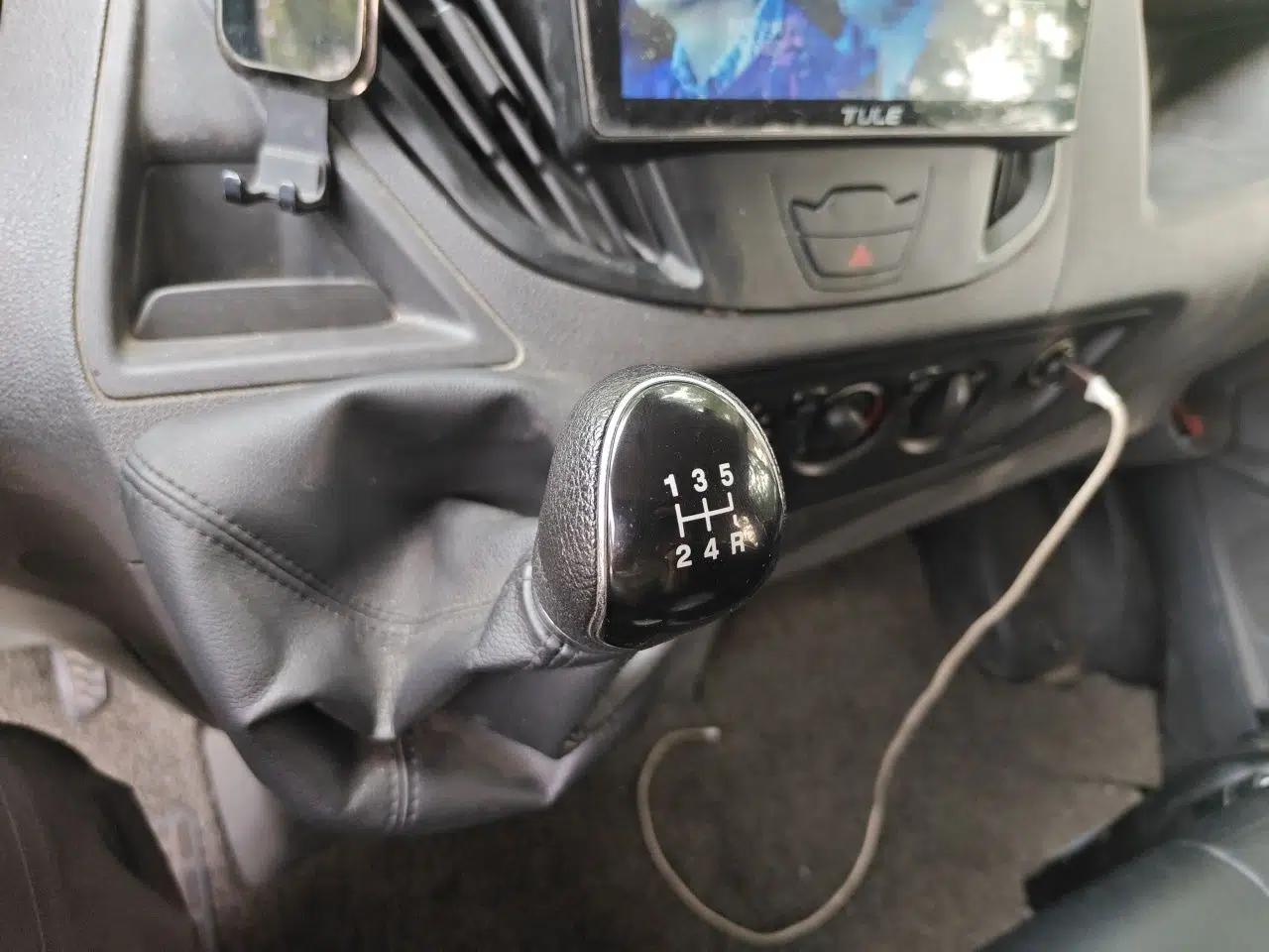 Ford Transit 2017 2.0T Diesel Multi-Function Commercial Vehicle Mid-Drive Mid-Roof China V Standard — миниатюра 15
