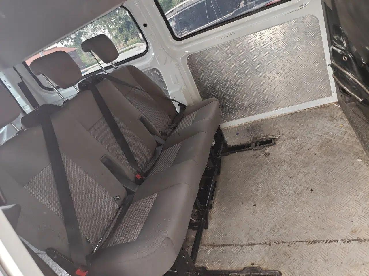 Ford Transit 2017 2.0T Diesel Multi-Function Commercial Vehicle Mid-Drive Mid-Roof China V Standard — миниатюра 18