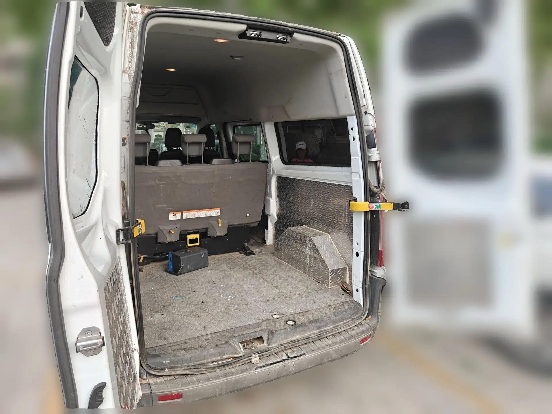 Ford Transit 2017 2.0T Diesel Multi-Function Commercial Vehicle Mid-Drive Mid-Roof China V Standard — миниатюра 20