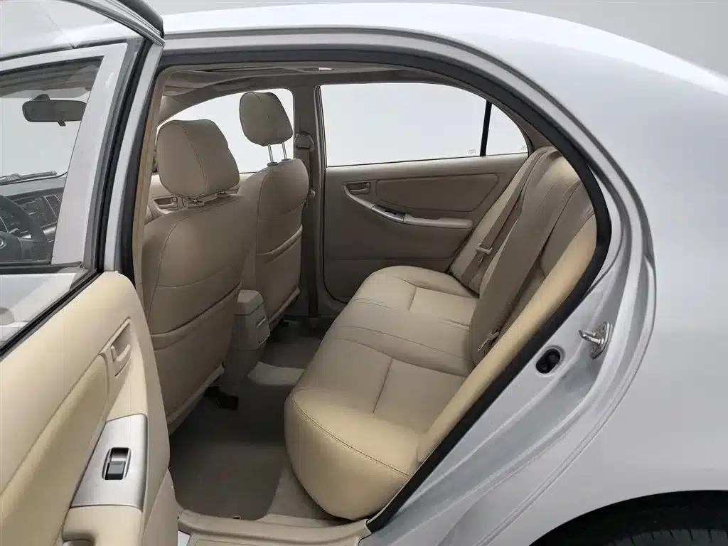 Corolla 2013 1.6L Automatic Premium Edition — миниатюра 15