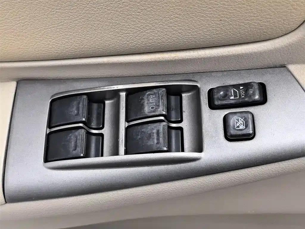 Corolla 2013 1.6L Automatic Premium Edition — миниатюра 9