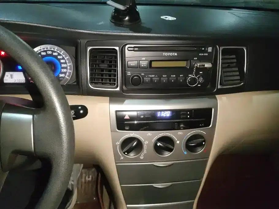2013 Corolla 1.6L Manual Deluxe Edition — миниатюра 13