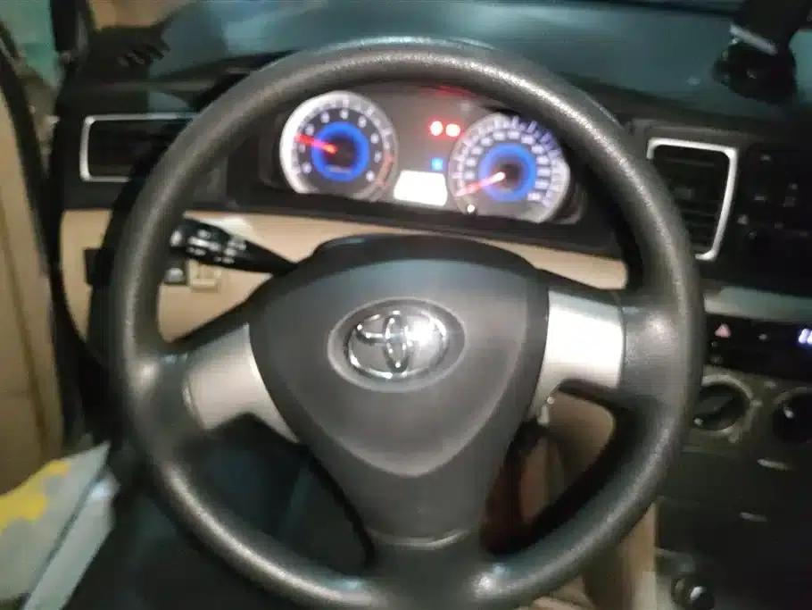 2013 Corolla 1.6L Manual Deluxe Edition — миниатюра 15