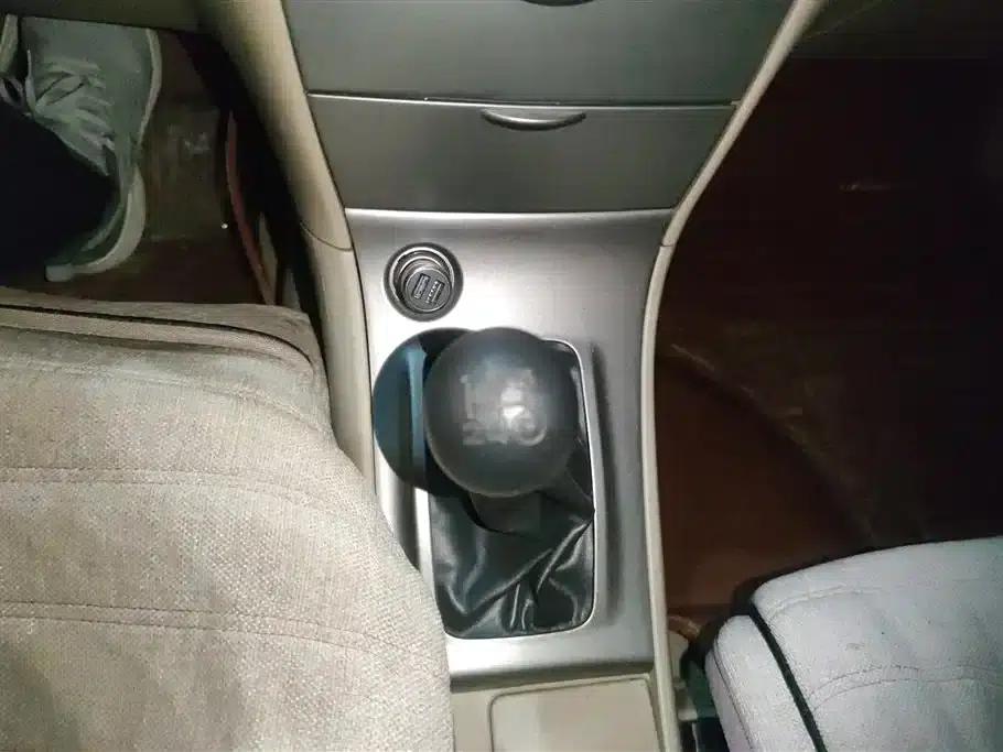 2013 Corolla 1.6L Manual Deluxe Edition — миниатюра 16