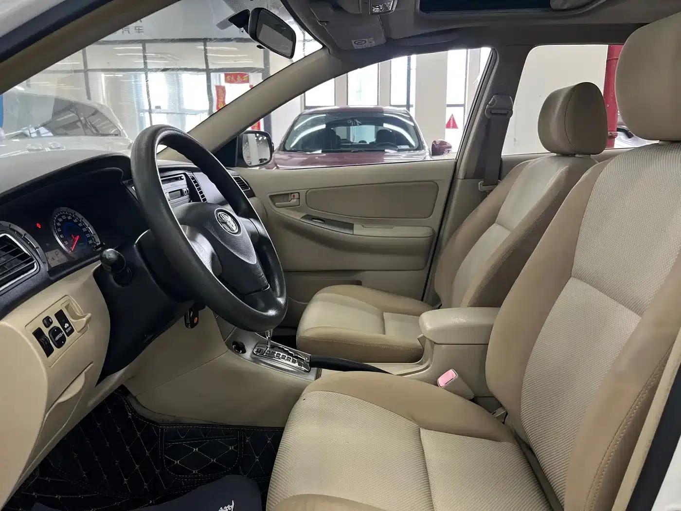 Corolla 2013 1.6L Automatic Deluxe Edition — миниатюра 11