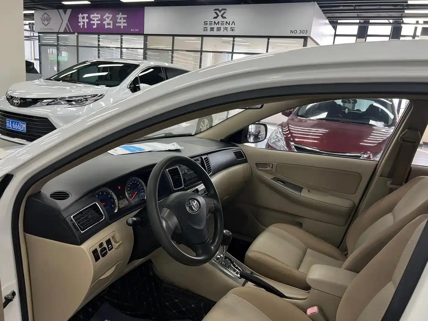 Corolla 2013 1.6L Automatic Deluxe Edition — миниатюра 12