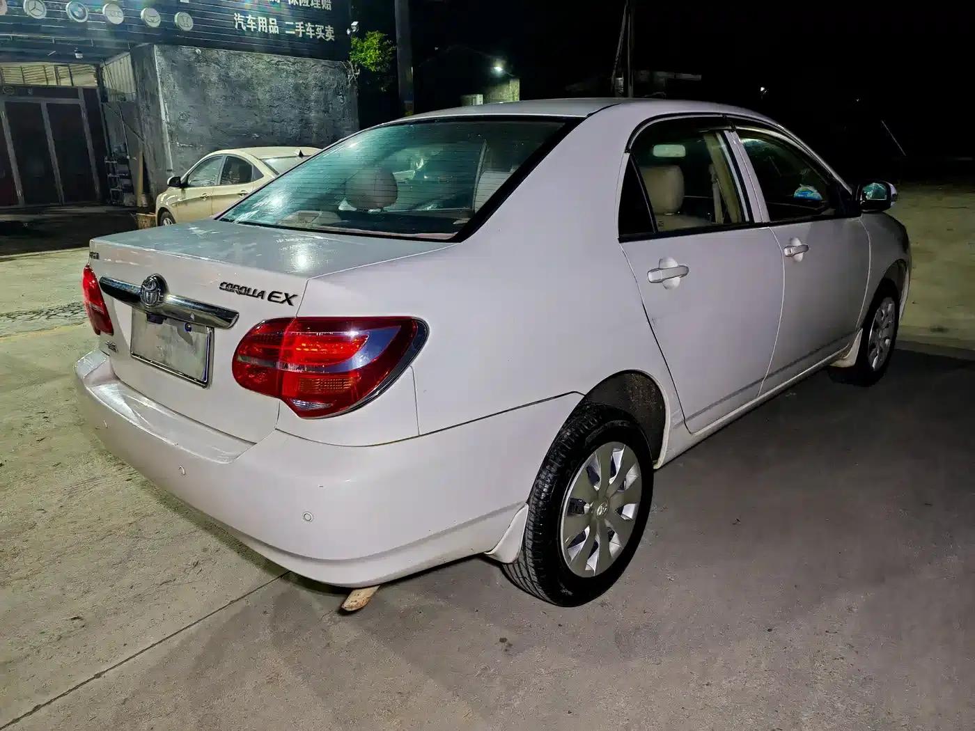 2013 Corolla 1.6L Manual Premium Edition — миниатюра 2