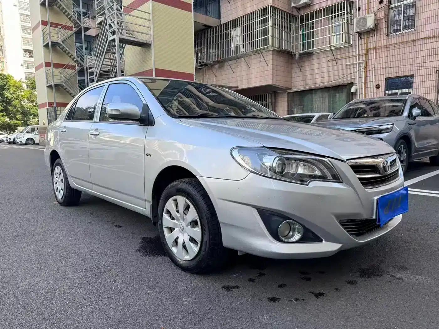 Corolla 2013 1.6L Automatic Premium Edition — миниатюра 3