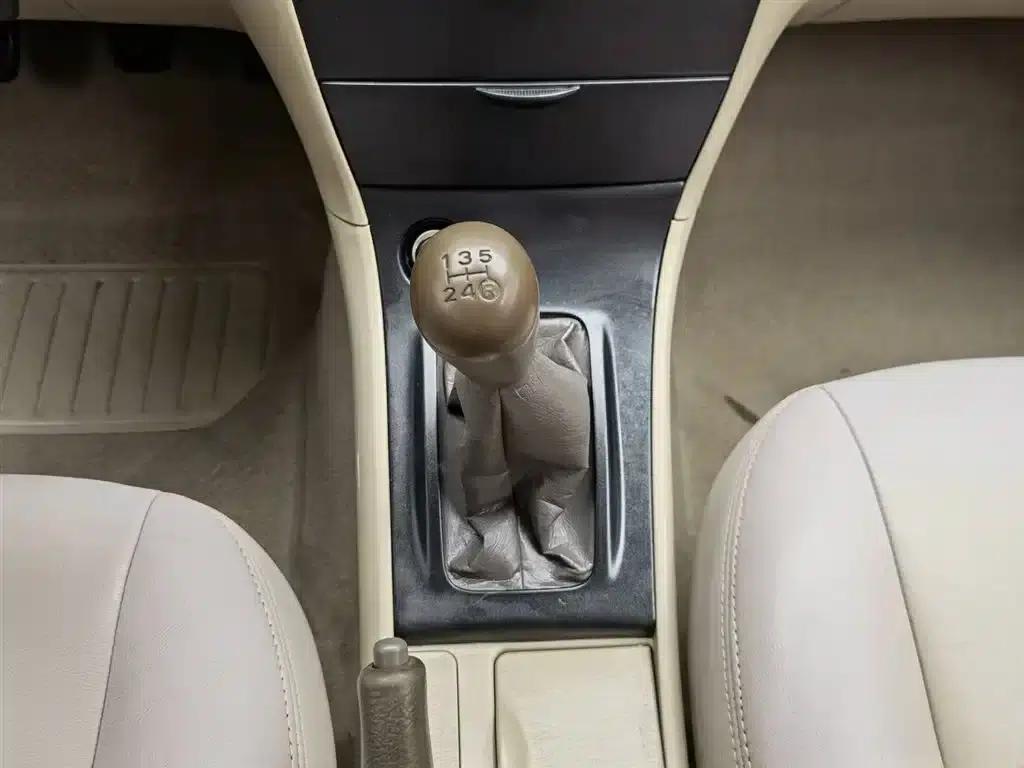 Corolla 2010 1.6L Manual Classic Edition — миниатюра 13