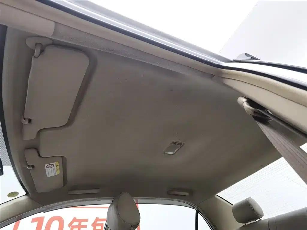 Corolla 2010 1.6L Manual Classic Edition — миниатюра 14