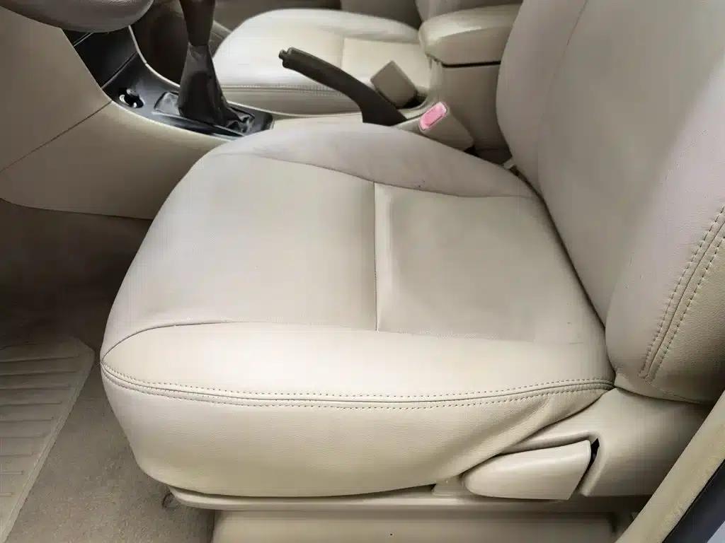 Corolla 2010 1.6L Manual Classic Edition — миниатюра 20