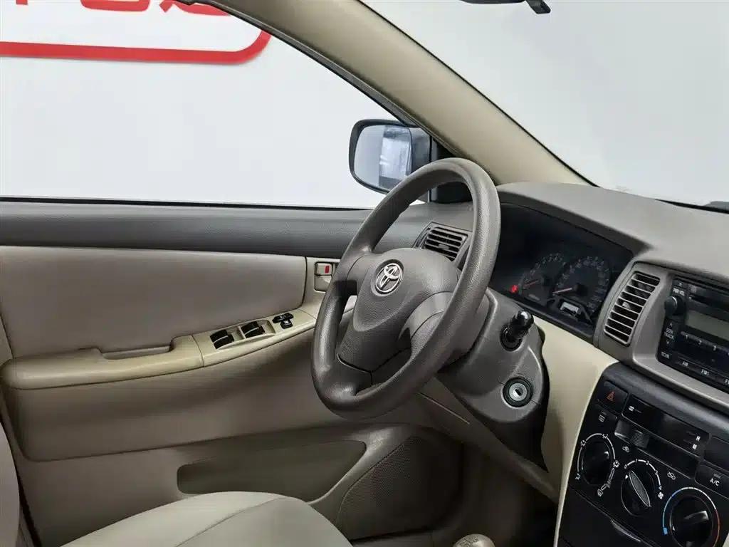 Corolla 2010 1.6L Manual Classic Edition — миниатюра 22