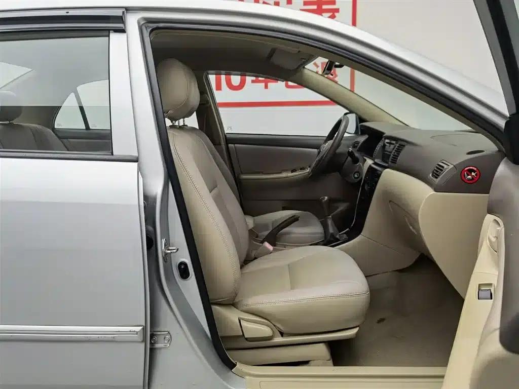 Corolla 2010 1.6L Manual Classic Edition — миниатюра 23