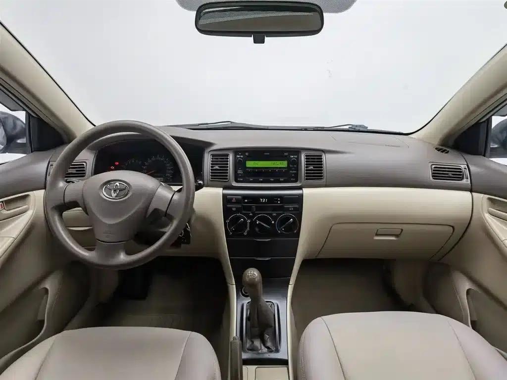 Corolla 2010 1.6L Manual Classic Edition — миниатюра 5