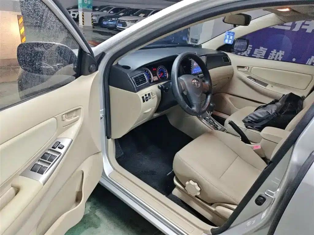 Corolla 2013 1.6L Automatic Deluxe Edition — миниатюра 16
