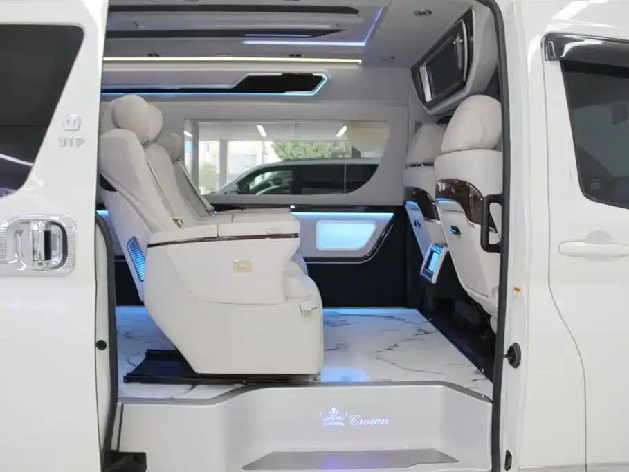 2021 HIACE 3.5L 7-seater Middle East version — миниатюра 17