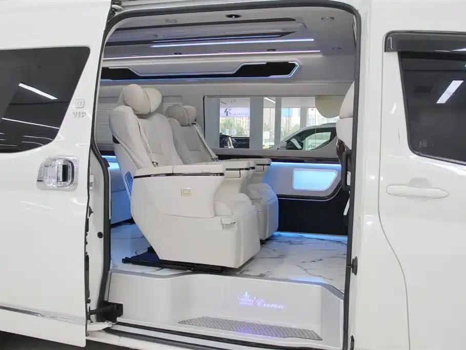 2021 HIACE 3.5L 7-seater Middle East version — миниатюра 18