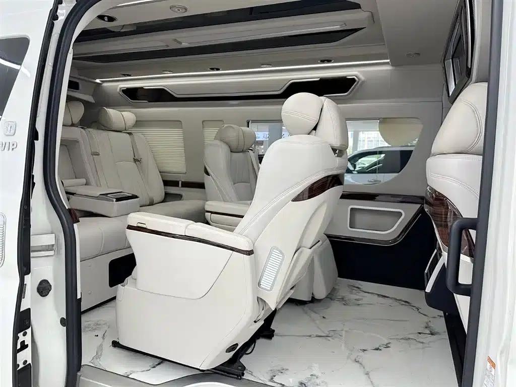 2021 HIACE 3.5L 7-seater Middle East version — миниатюра 19