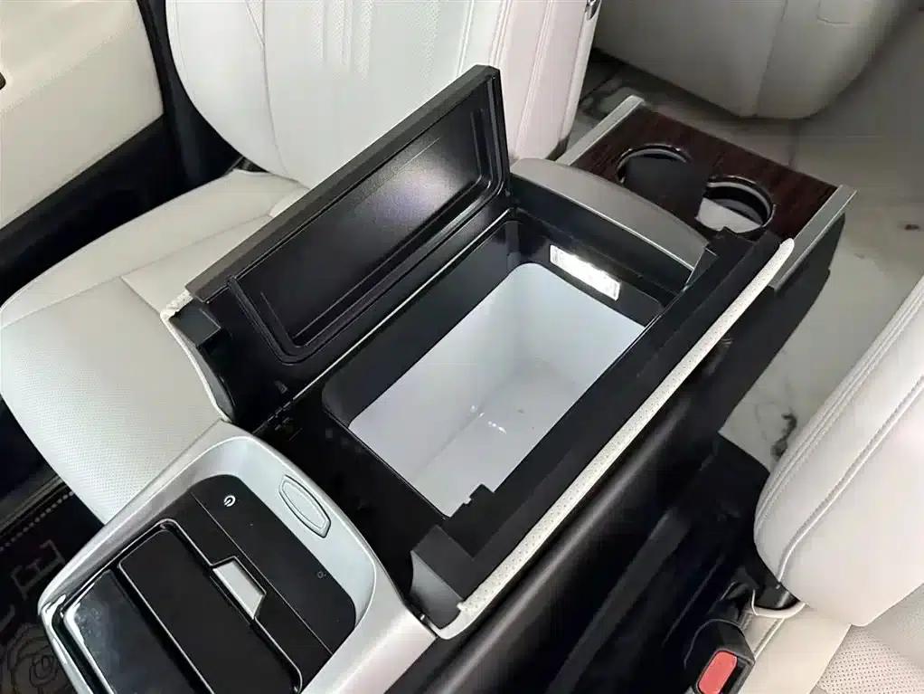 2021 HIACE 3.5L 7-seater Middle East version — миниатюра 23