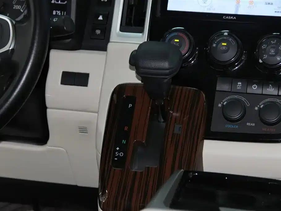 2021 HIACE 3.5L 7-seater Middle East version — миниатюра 27