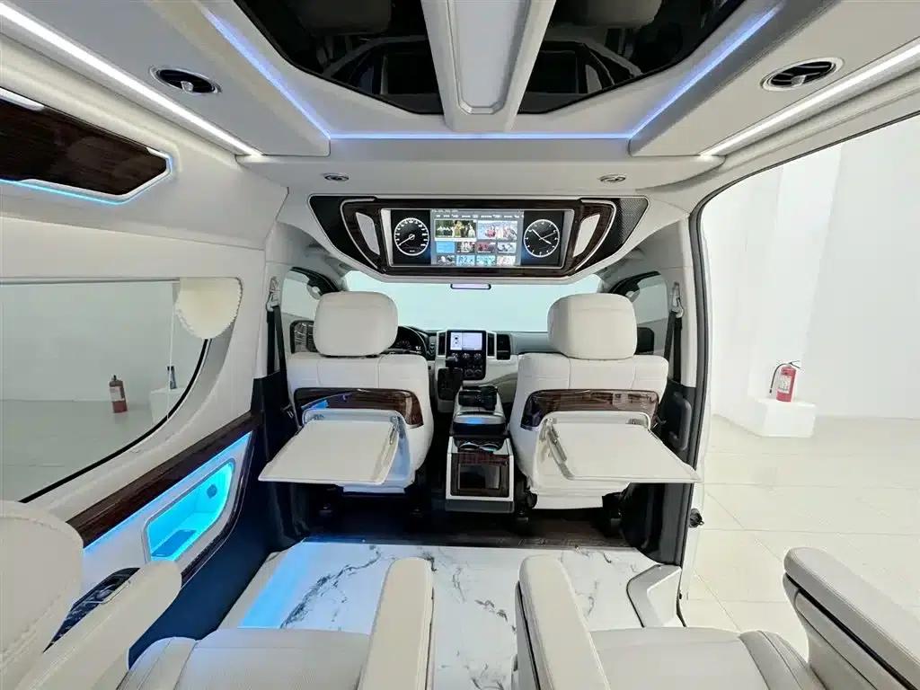 2021 HIACE 3.5L 7-seater Middle East version — миниатюра 28