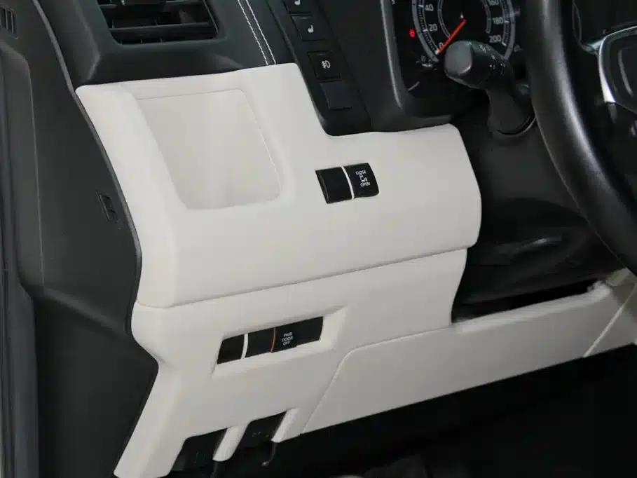 2021 HIACE 3.5L 7-seater Middle East version — миниатюра 30