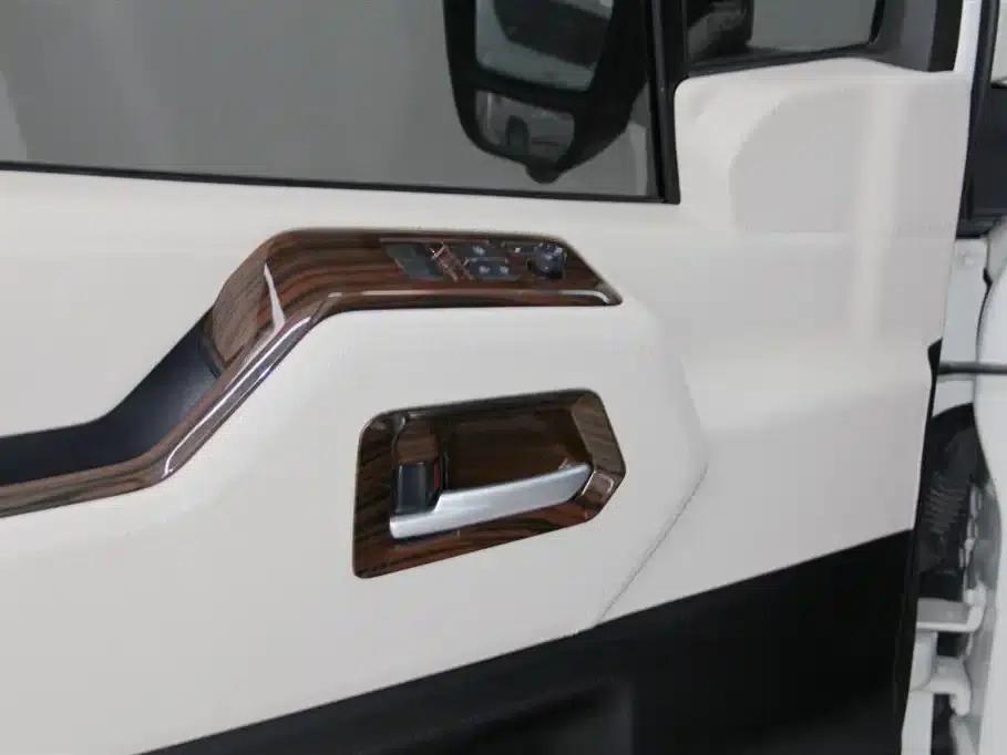 2021 HIACE 3.5L 7-seater Middle East version — миниатюра 31