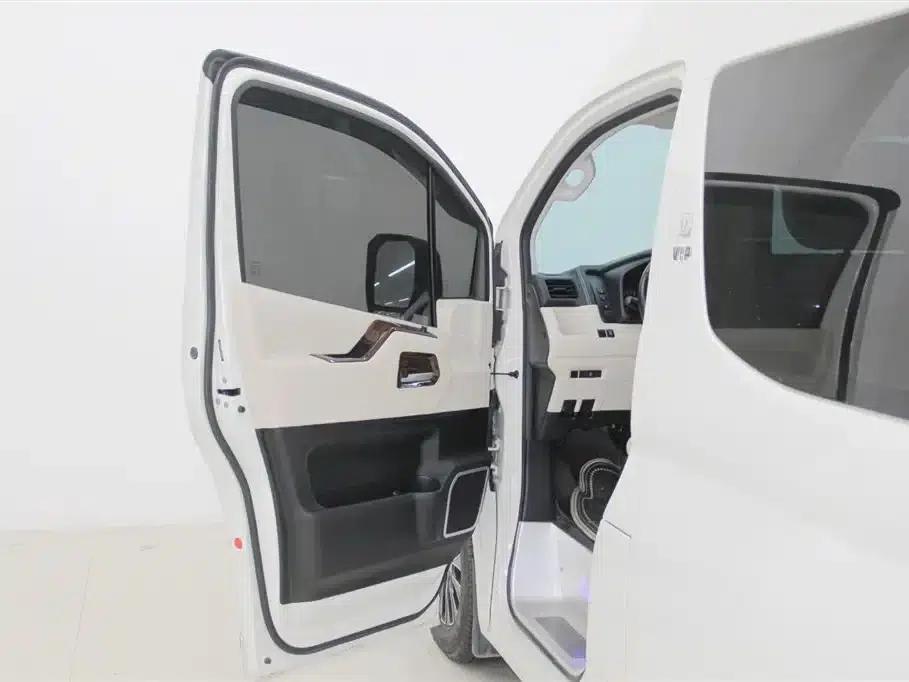 2021 HIACE 3.5L 7-seater Middle East version — миниатюра 5