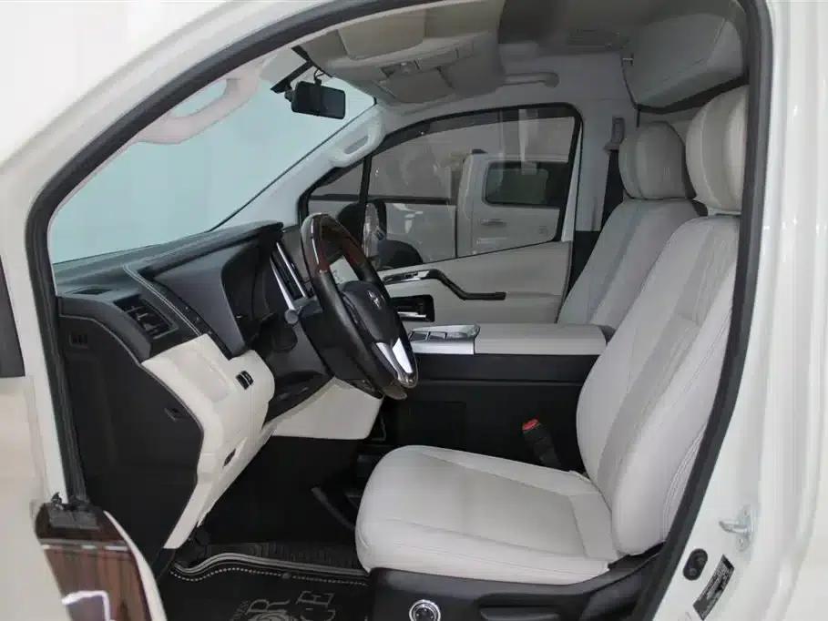 2021 HIACE 3.5L 7-seater Middle East version — миниатюра 7