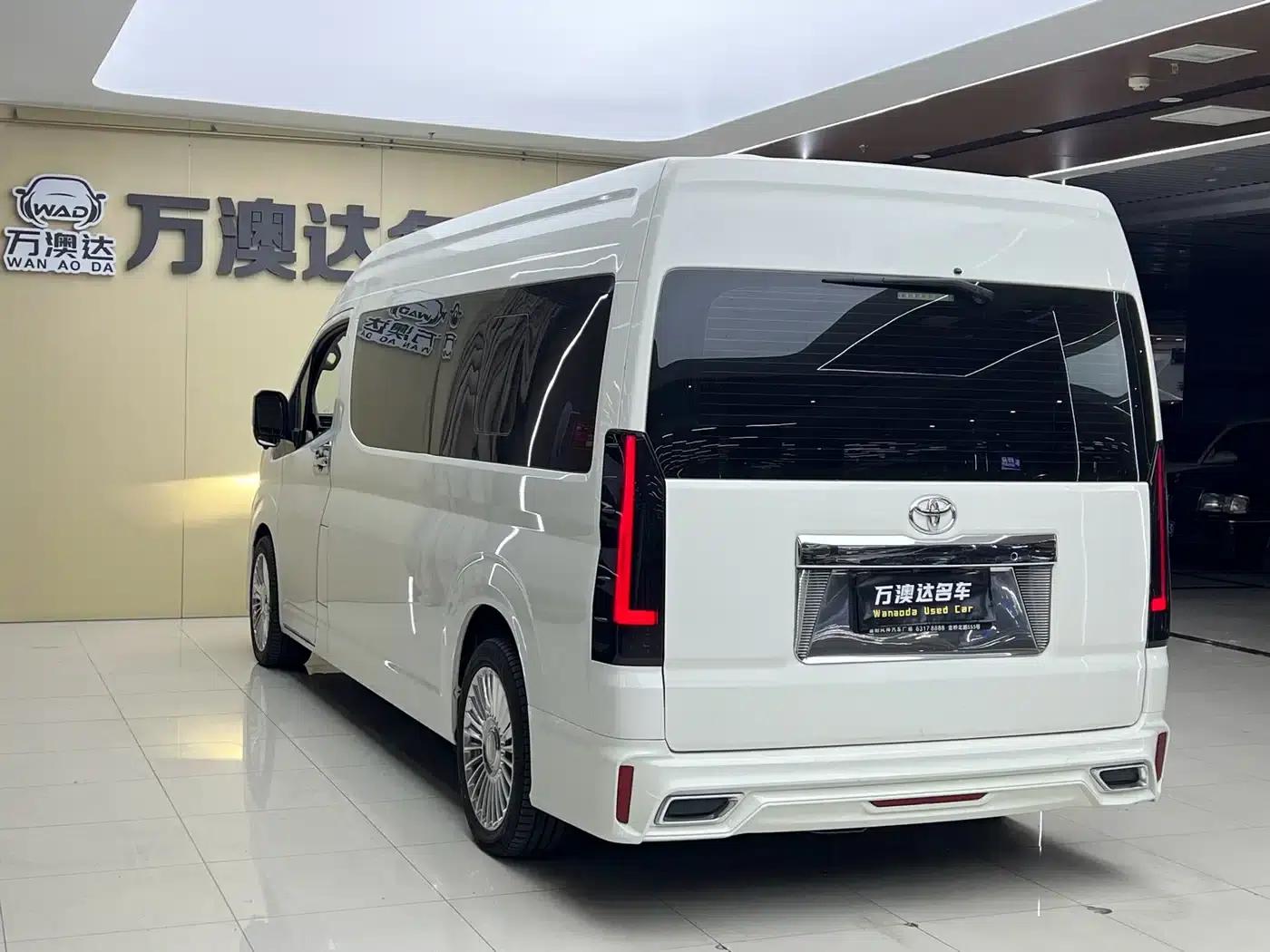 2022 HIACE 3.5L Automatic — миниатюра 11