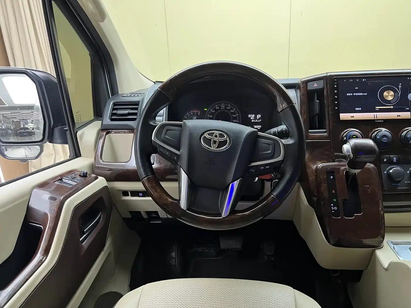 2022 HIACE 3.5L Automatic — миниатюра 4