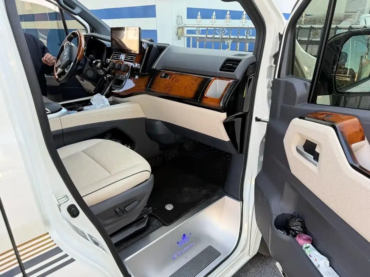 2025 HIACE 3.5L Automatic — миниатюра 3