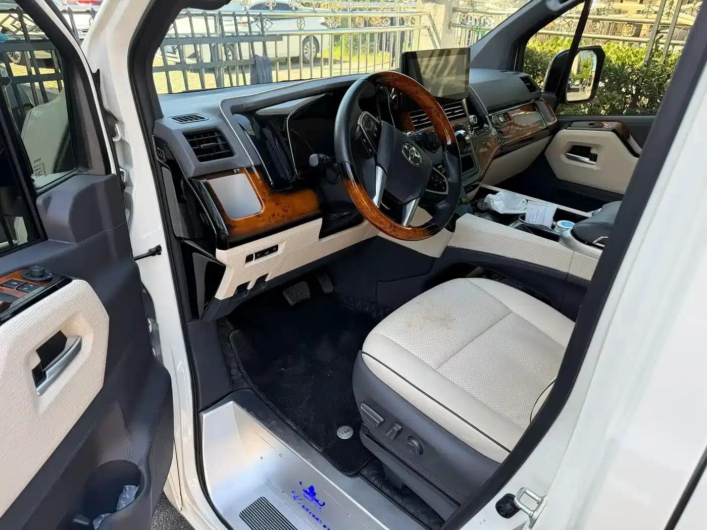 2025 HIACE 3.5L Automatic — миниатюра 6