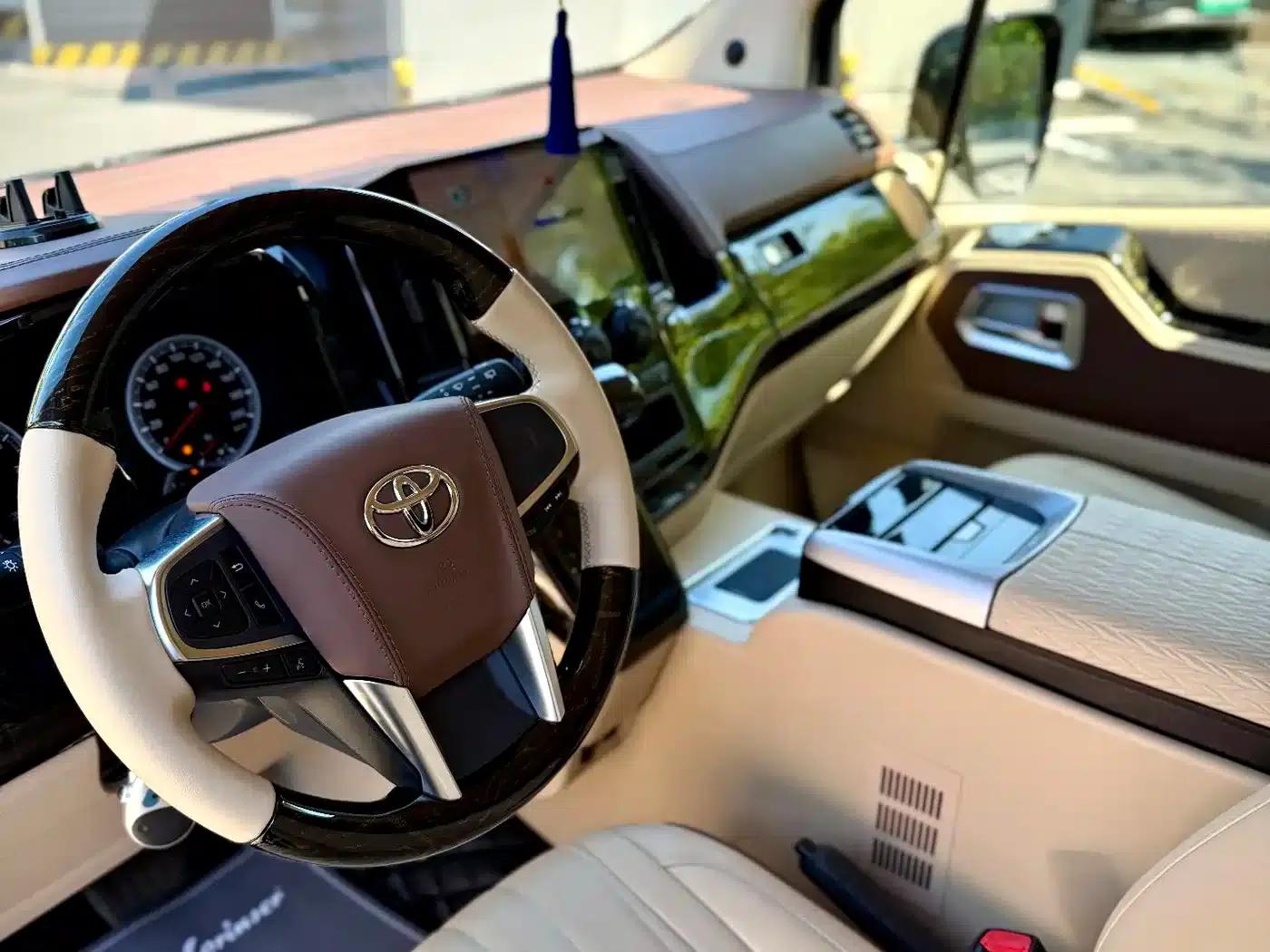 HIACE 2025 3.5L Rear-Wheel Drive 7-Seater Original Custom Edition — миниатюра 4