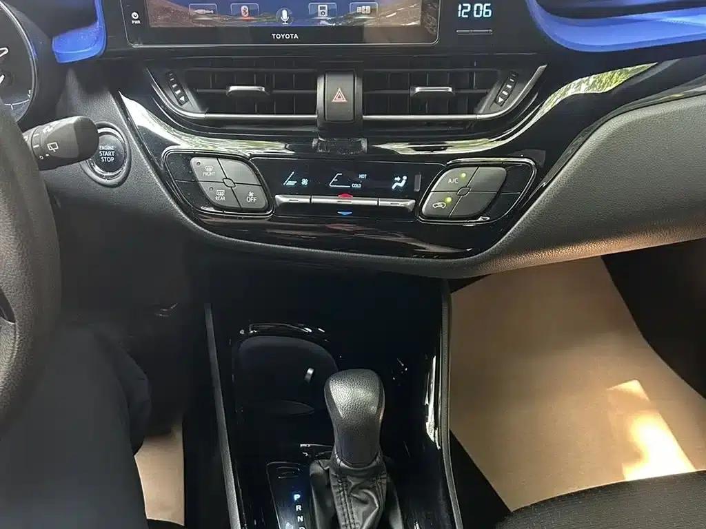 2020 Toyota IZOA 2.0L Enjoy Edition — миниатюра 11