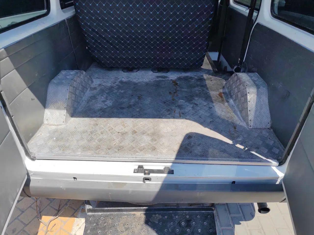 Ford Classic Transit 2009 2.8T Diesel Multi-Function Short Wheelbase Mid-Roof JX493ZLQ3 — миниатюра 20