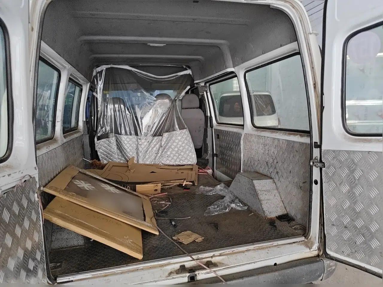 Ford Classic Transit 2016 2.8T Diesel Short-Wheelbase 6-Seater Mid-Roof Multifunction Vehicle JX493ZLQ4 — миниатюра 20