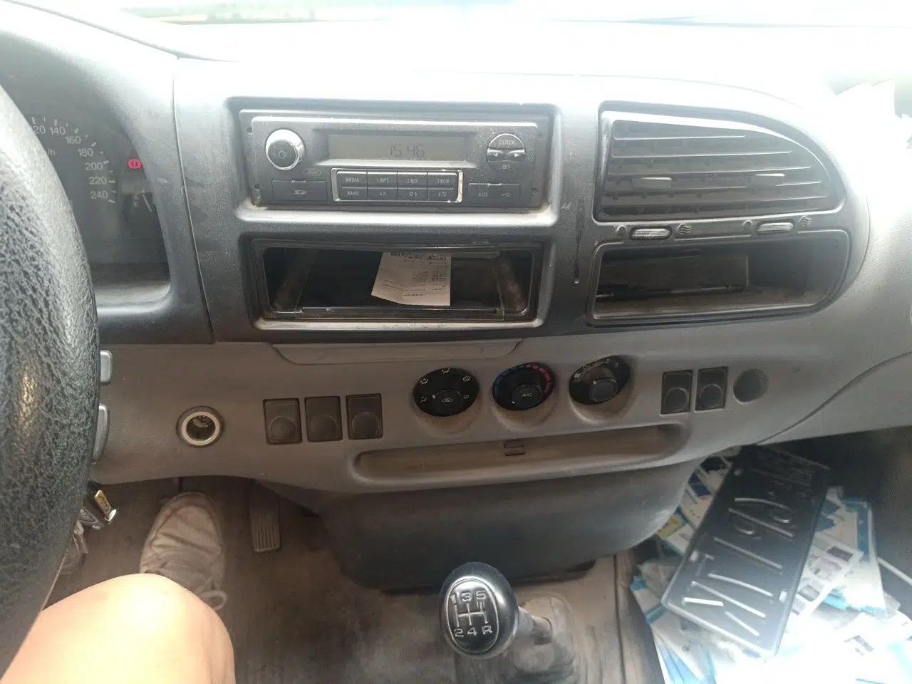 Ford Classic Transit 2016 2.8T Diesel Van Short Wheelbase 3-Seater Mid-Roof Long Body – JX493ZLQ4 — миниатюра 14