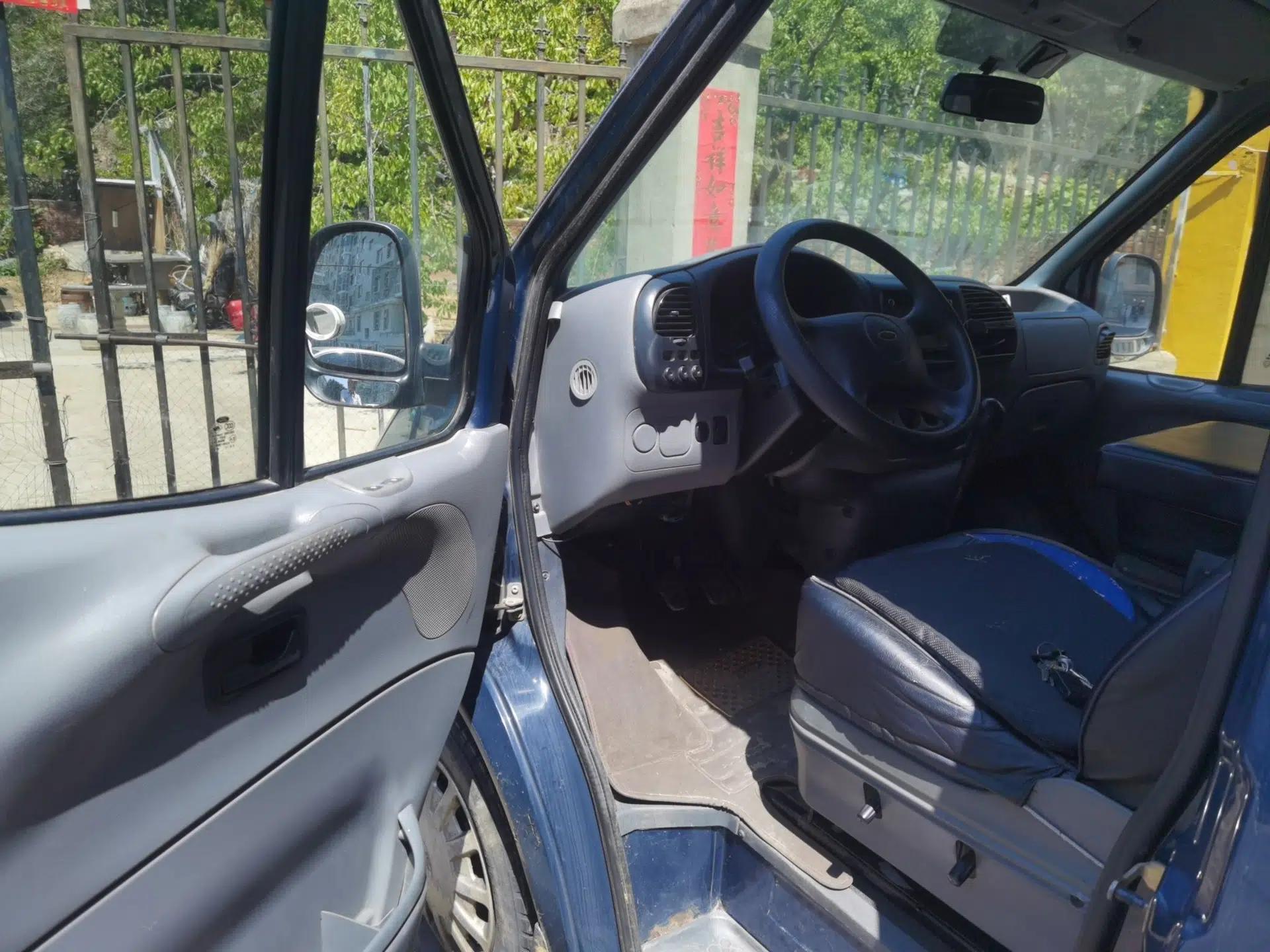 Ford Classic Transit 2013 2.8T Revised Diesel Standard Version with Short Wheelbase and Mid-Roof – JX493ZLQ4 — миниатюра 17