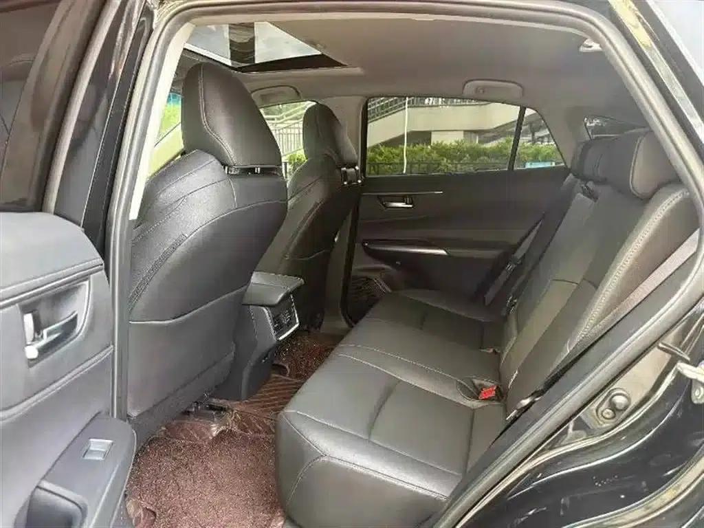 Venza 2022 2.0L CVT 2WD Luxury Edition — миниатюра 6
