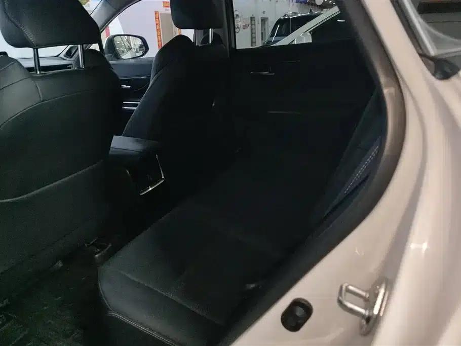 Venza 2022 2.0L CVT 2WD Premium Edition — миниатюра 11